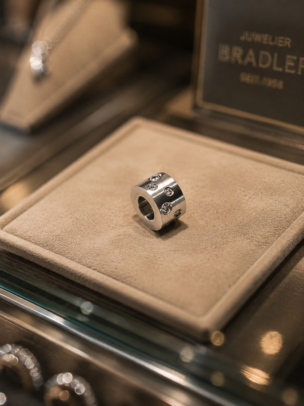Memoire-Ring mit Brillanten – Bradler Eigenanfertigung