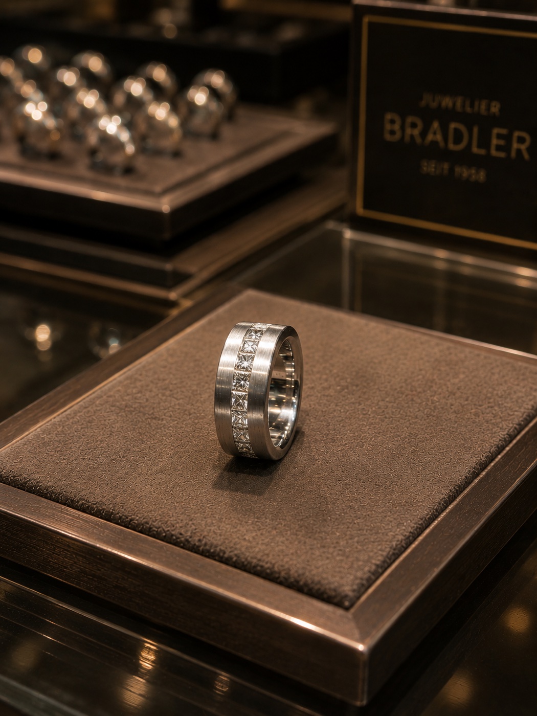Memoire-Ring mit Pavé-Brillanten – Bradler Werkstatt Kaiserslautern