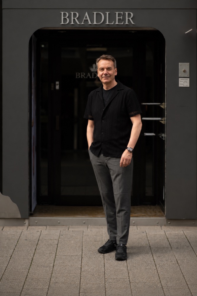 Ernst Bradler, Goldschmiede- und Uhrmachermeister bei Juwelier Bradler